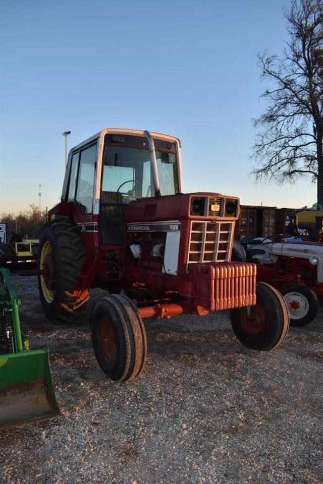 Image of International Harvester 1086 equipment image 1