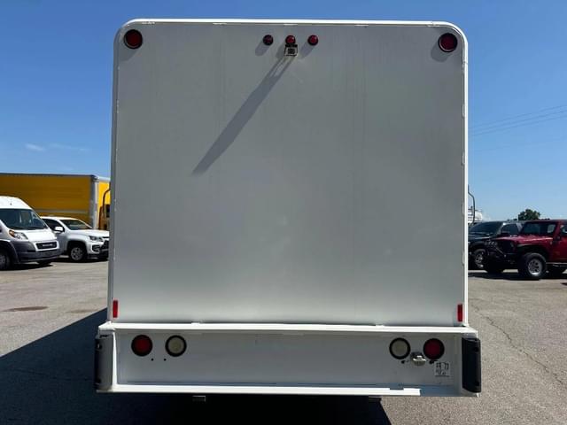 Image of Freightliner M2 106 equipment image 3