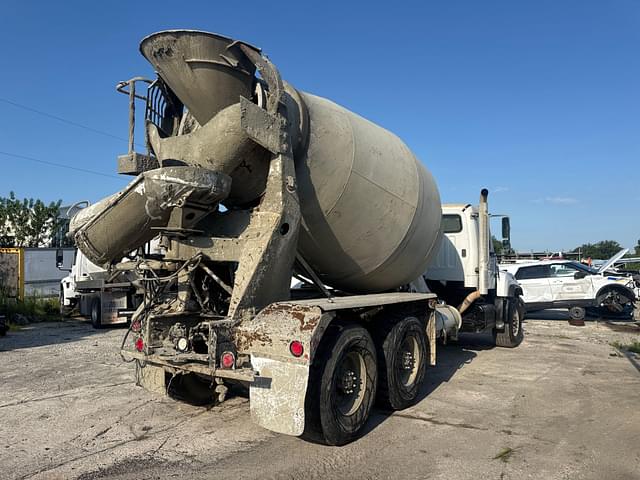 Image of Freightliner 114SD equipment image 4