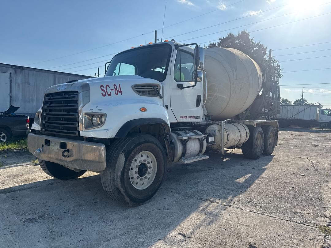 Image of Freightliner 114SD Primary image