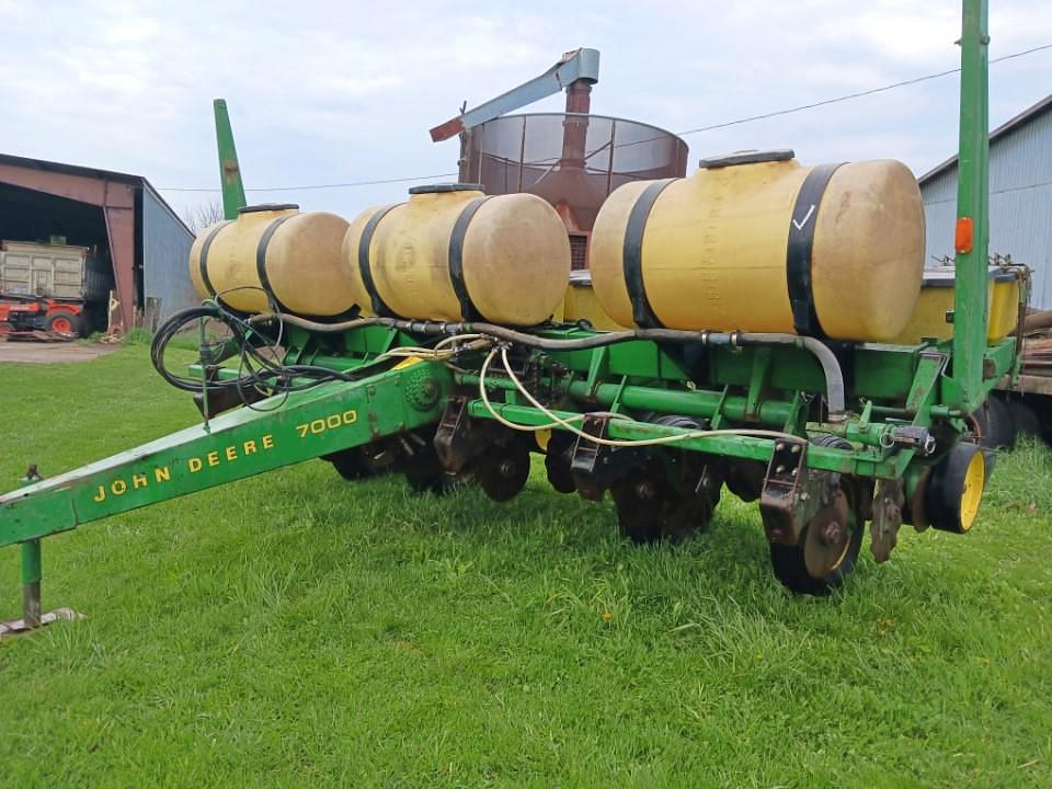 Image of John Deere 7000 Image 1