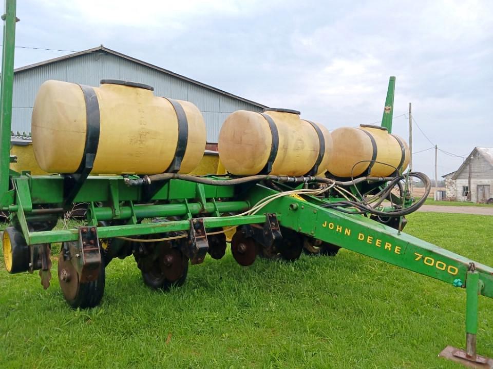Image of John Deere 7000 Image 0