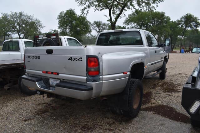 Image of Dodge Ram 3500 equipment image 2