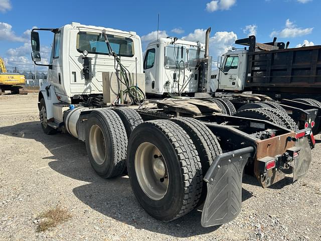 Image of International 8600 equipment image 3