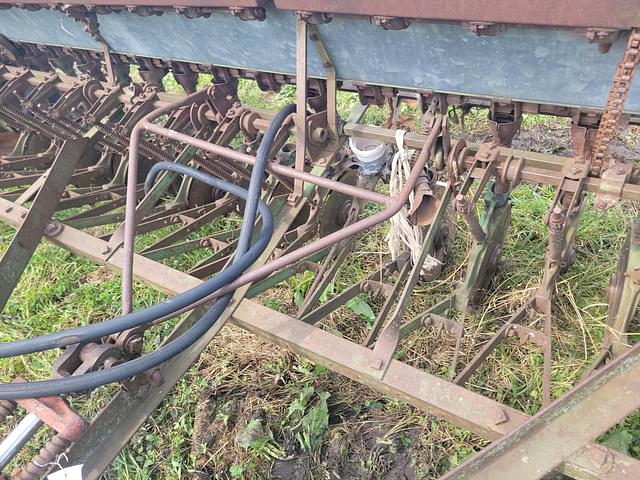 Image of John Deere Van Brunt equipment image 4
