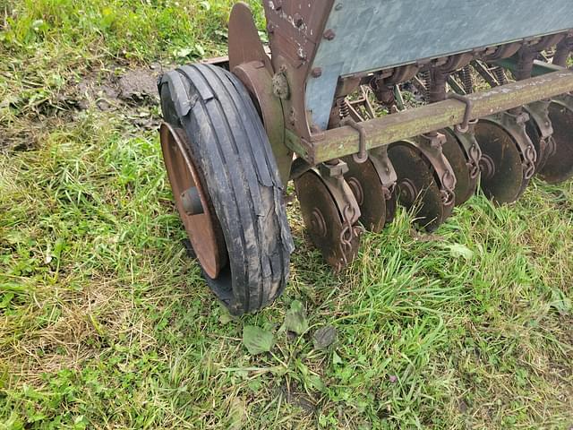 Image of John Deere Van Brunt equipment image 2