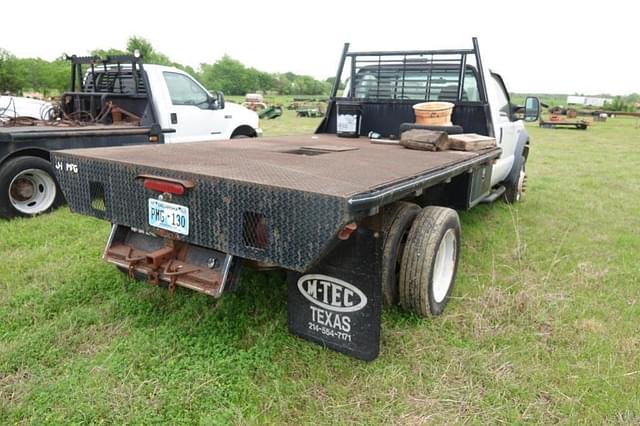 Image of Ford F-550 equipment image 4