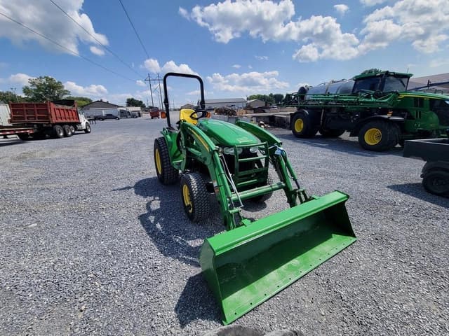 Image of John Deere 3520 equipment image 1