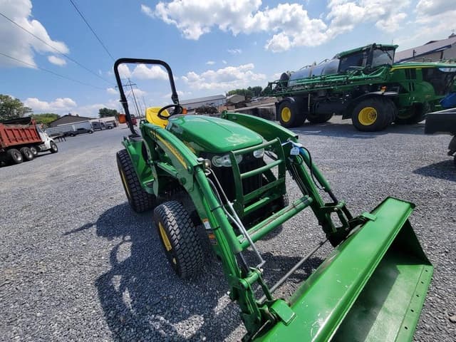 Image of John Deere 3520 equipment image 2