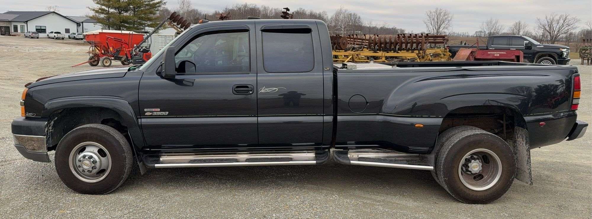 2004 Chevrolet 3500 Equipment Image0