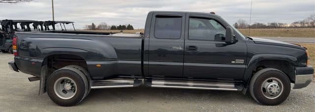 Image of Chevrolet 3500 equipment image 4