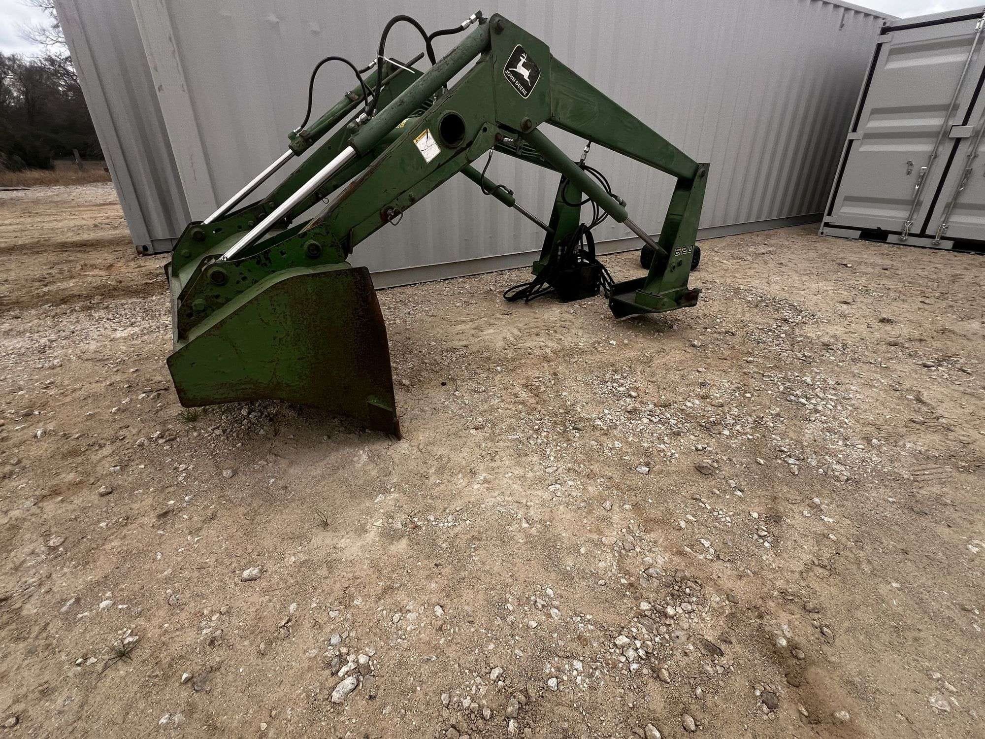 John Deere 620 Equipment Image0