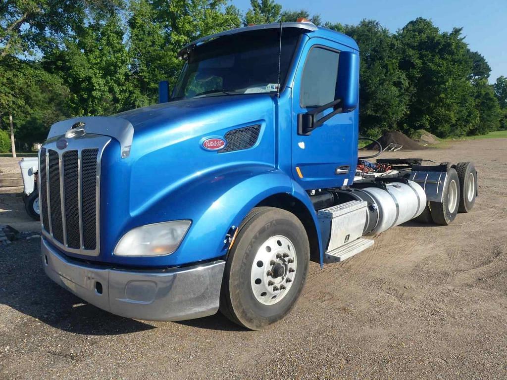 Image of Peterbilt 579 Primary image
