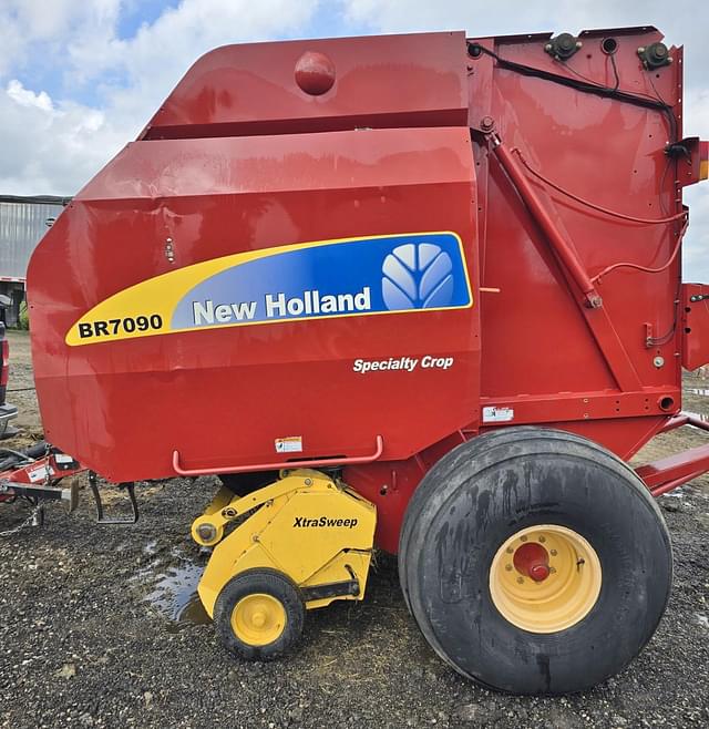 Image of New Holland BR7090 equipment image 4