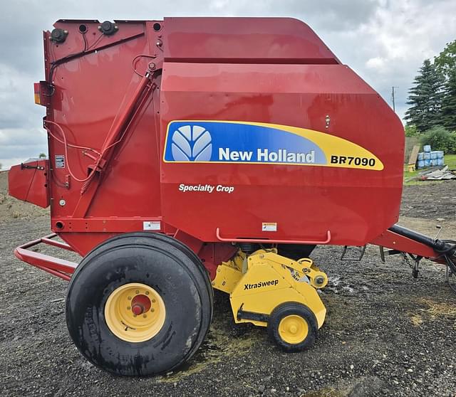 Image of New Holland BR7090 equipment image 1