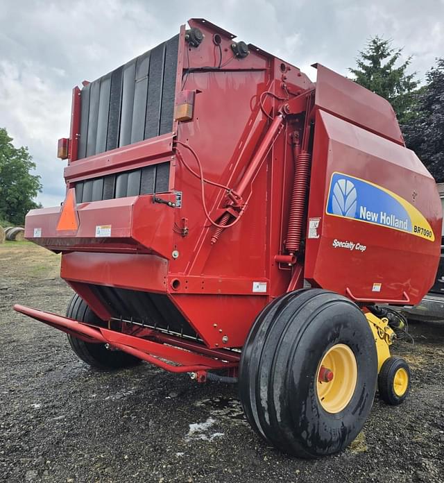 Image of New Holland BR7090 equipment image 2