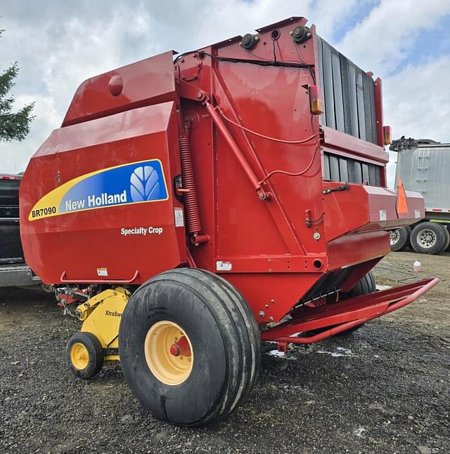 Image of New Holland BR7090 equipment image 3