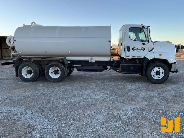 Image of Freightliner 108SD equipment image 3