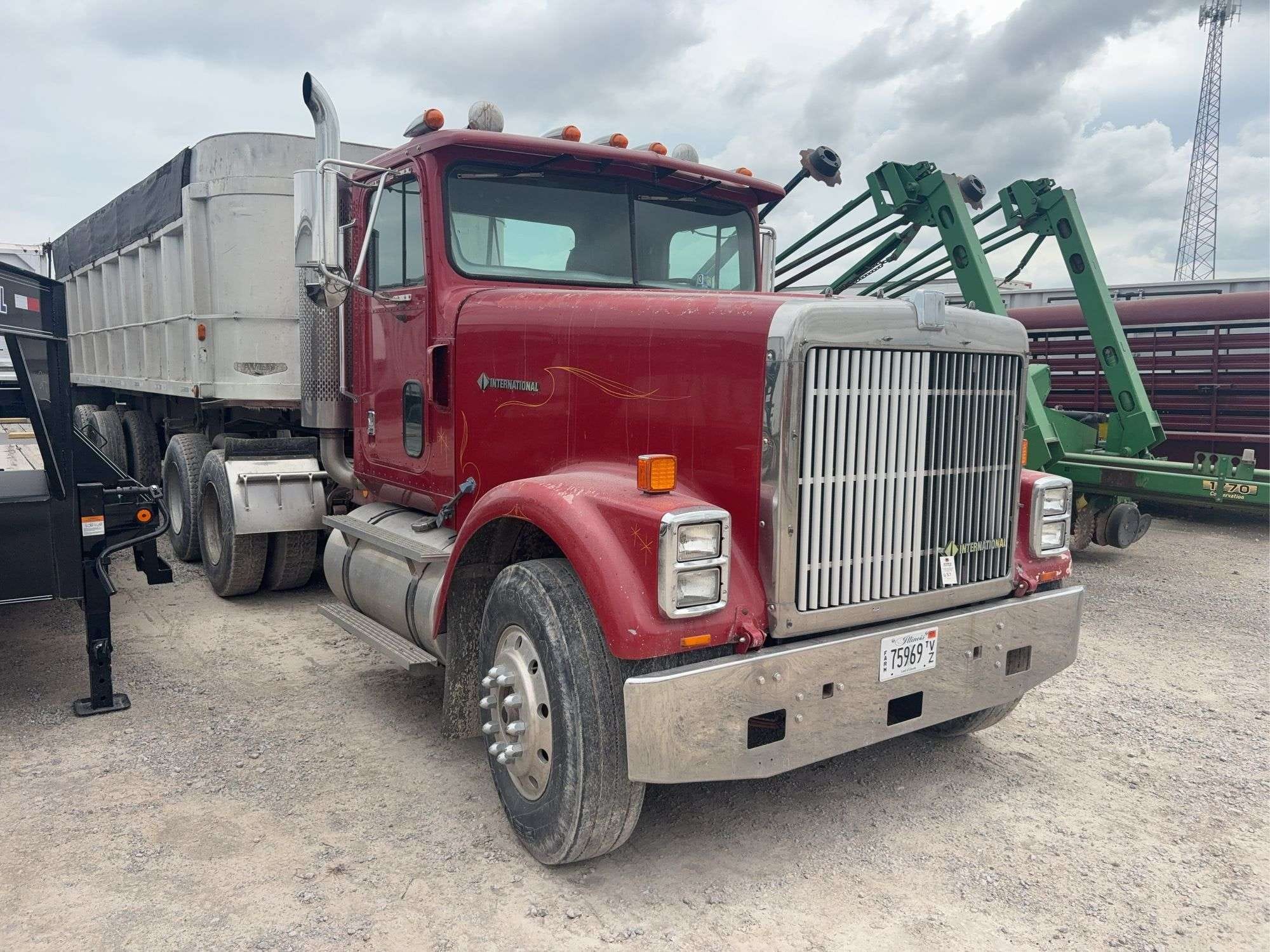 1992 International 9300 Equipment Image0