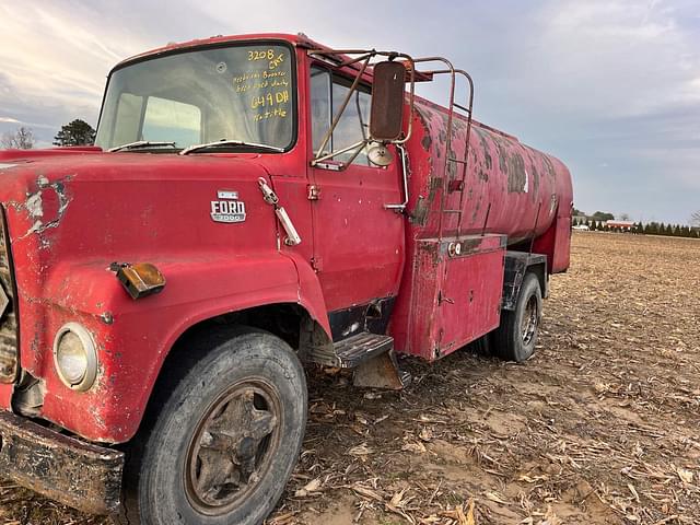 Image of Ford F7000 equipment image 1