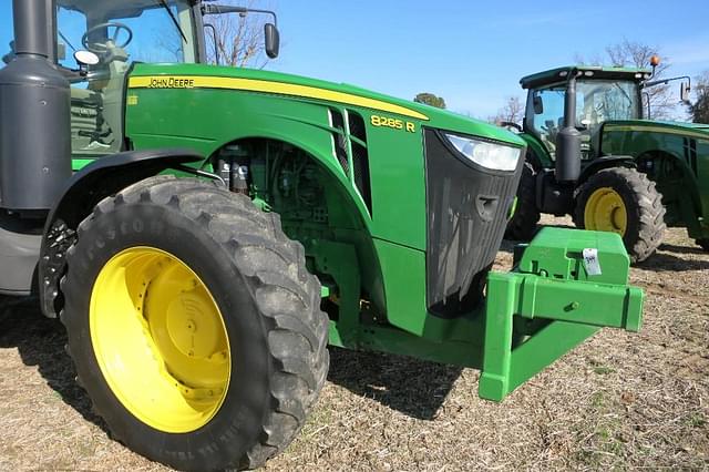 Image of John Deere 8285R equipment image 2