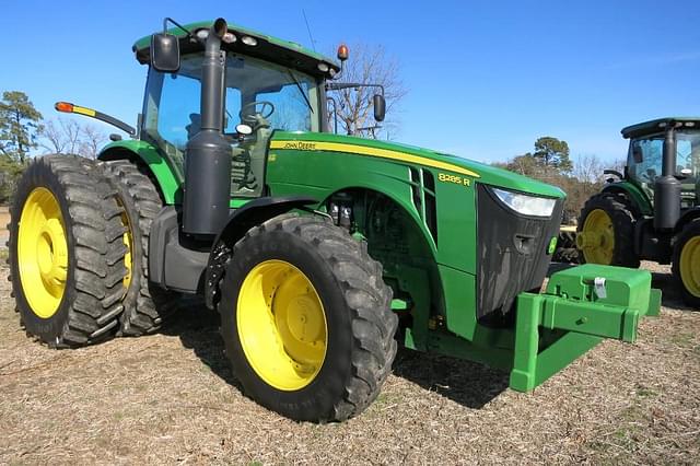 Image of John Deere 8285R equipment image 1