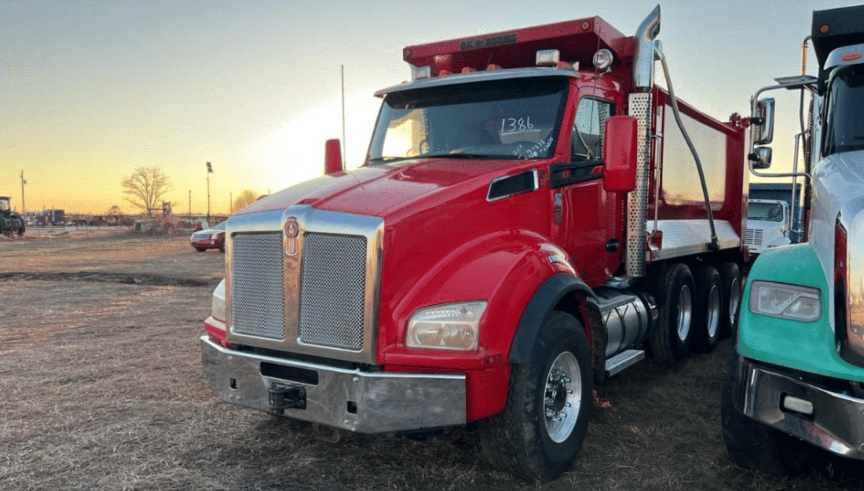 2020 Kenworth T800 Equipment Image0