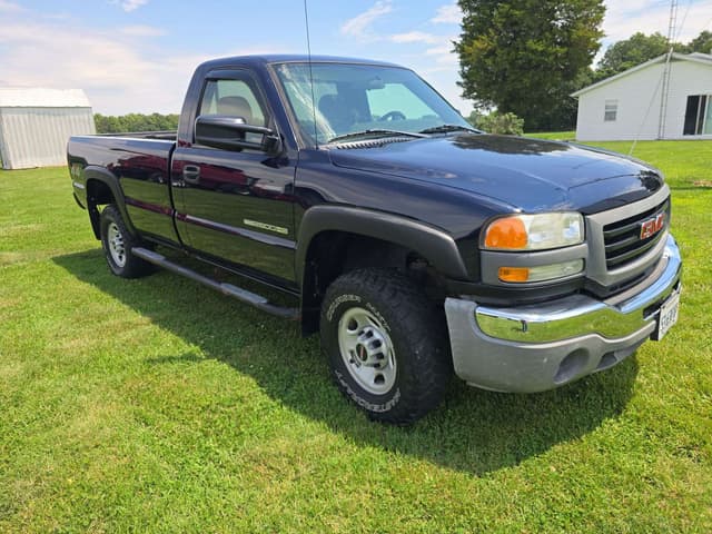 Image of GMC 2500HD equipment image 2
