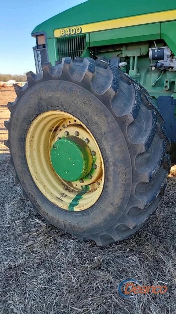 Image of John Deere 8400 equipment image 2