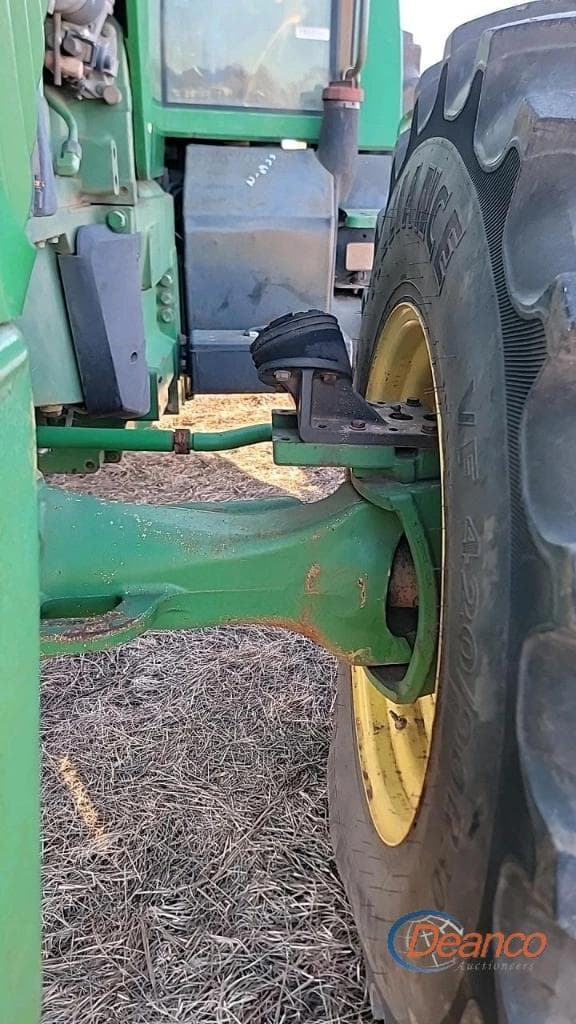 Image of John Deere 8400 equipment image 3