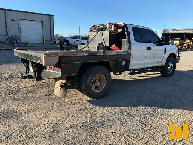 Image of Ford F-350 equipment image 4