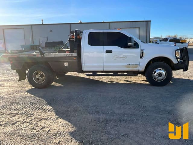 Image of Ford F-350 equipment image 3