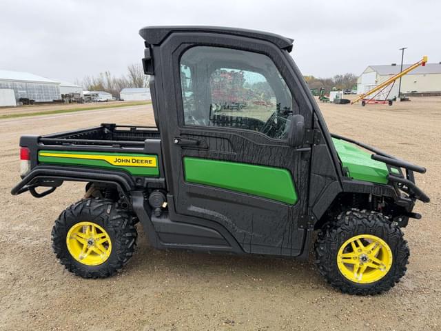 Image of John Deere XUV 835M equipment image 2