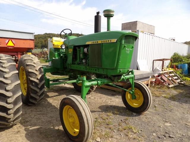 Image of John Deere 4010 equipment image 1