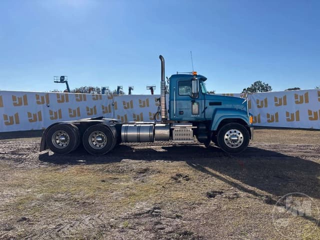 Image of Mack CHU613 equipment image 3