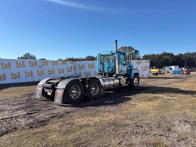 Image of Mack CHU613 equipment image 4