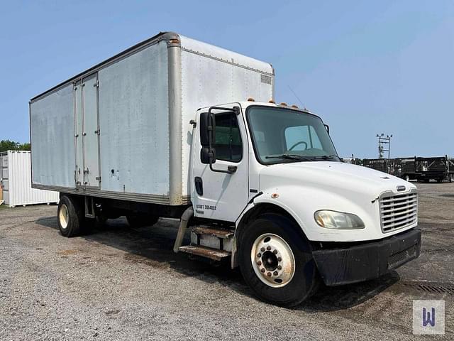 Image of Freightliner M2 106 equipment image 3