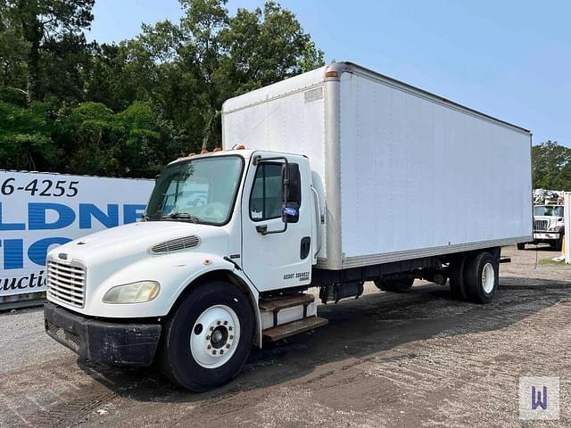 Image of Freightliner M2 106 equipment image 1
