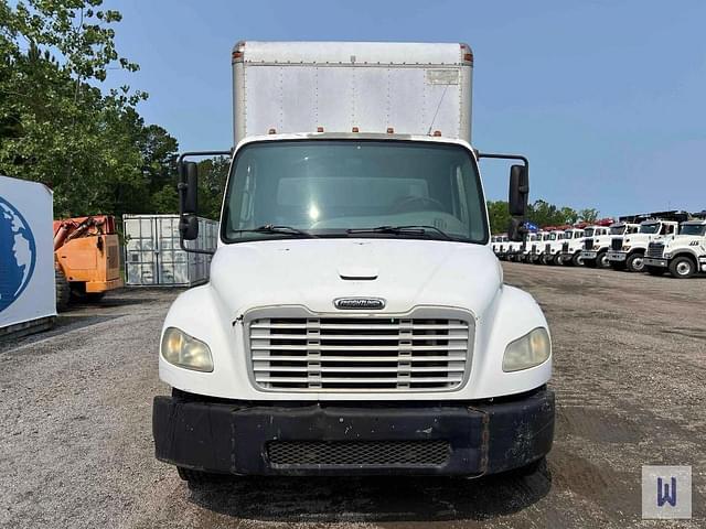 Image of Freightliner M2 106 equipment image 2
