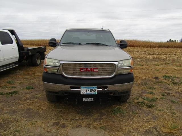 Image of GMC 2500HD equipment image 3