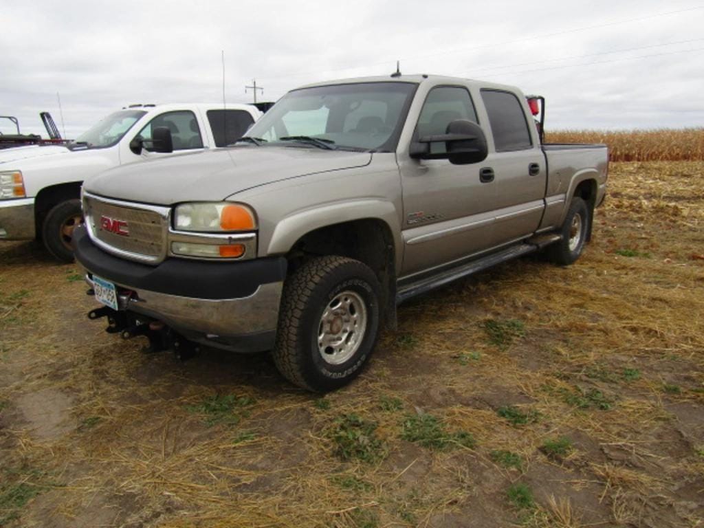 2002 GMC 2500HD Equipment Image0