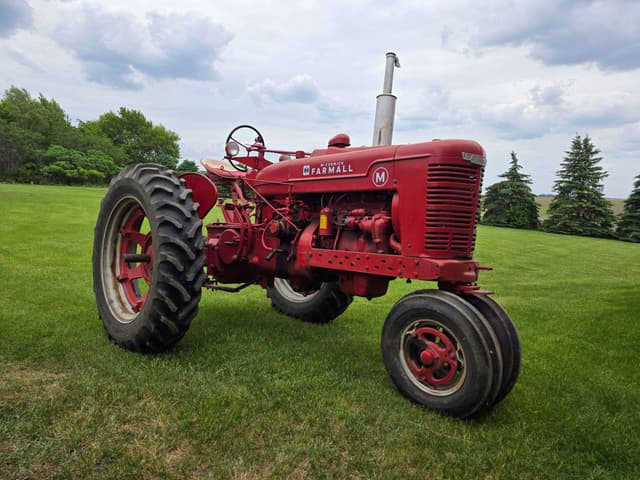 Image of Farmall M equipment image 1