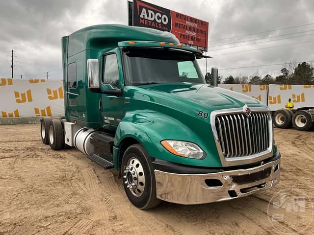 Image of International LT625 equipment image 2