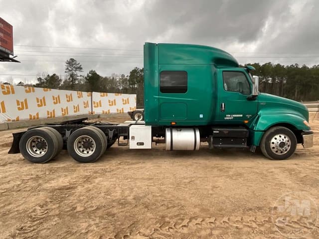 Image of International LT625 equipment image 3