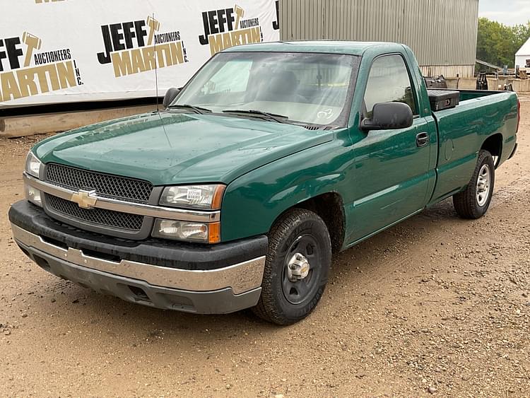 2003 Chevrolet Silverado Equipment Image0