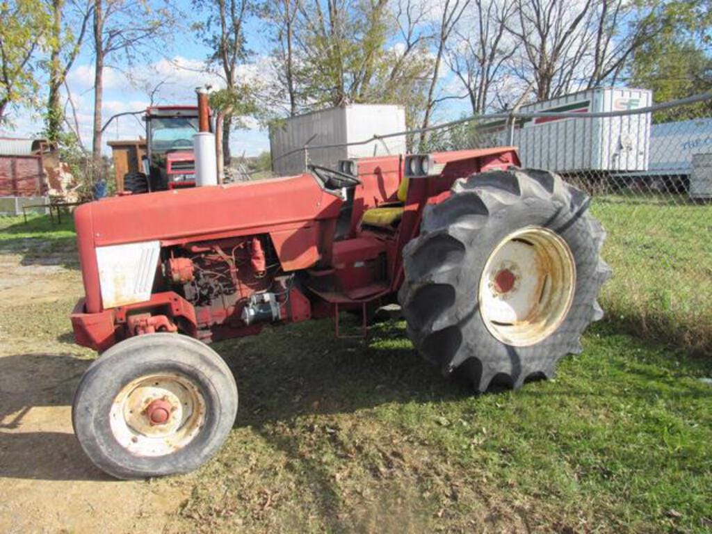 Main image International Harvester 674