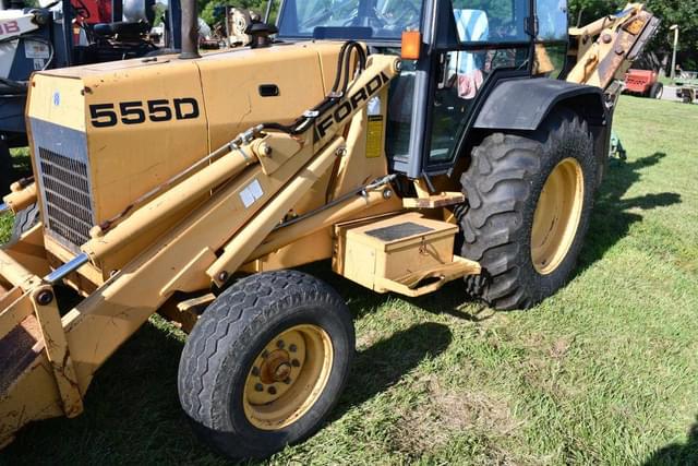 Image of Ford 555D equipment image 3