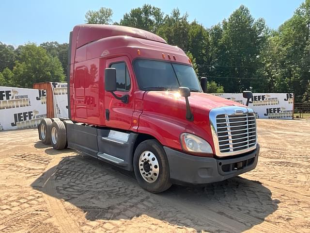 Image of Freightliner Cascadia equipment image 2