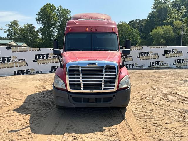 Image of Freightliner Cascadia equipment image 1