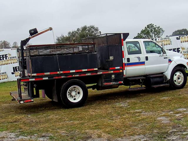 Image of Ford F-650 equipment image 4